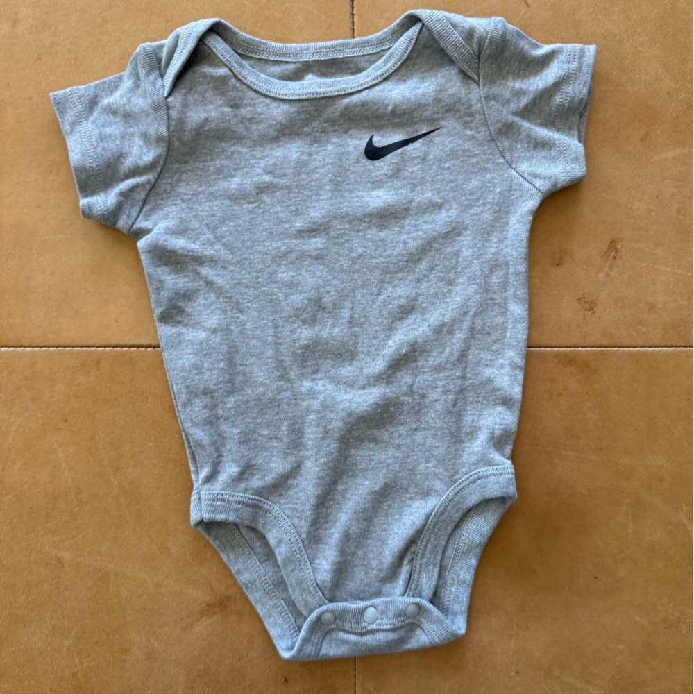 💙$5 FLASH SALE💙 Nike Onesie 9M